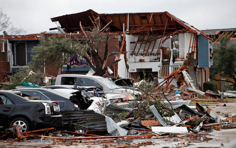 Illustration for article titled Bizarre, Deadly Weather Is Sweeping the Country
